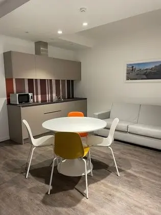 Apart Daire, 2 Yatak Odası, Küçük Mutfak