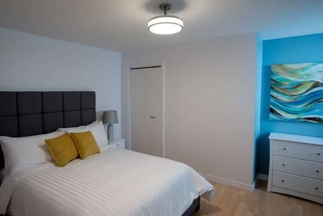 Suite avec chambre fermée + divan-lit