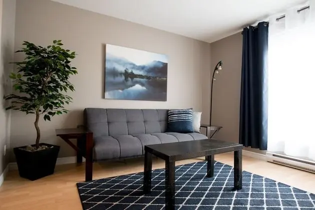Suite avec chambre fermée + divan-lit