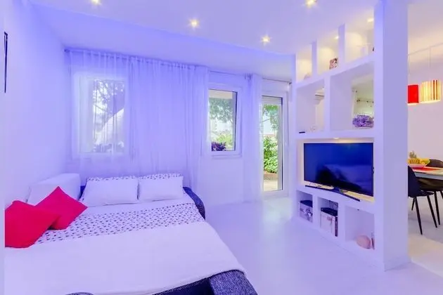 Stüdyo (Studio with Terrace)