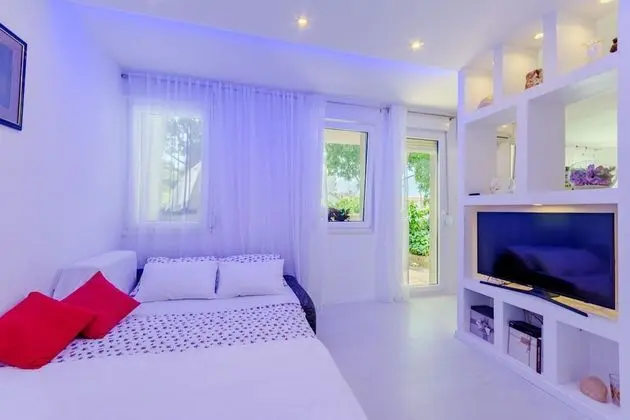 Stüdyo (Studio with Terrace)