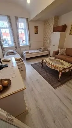 Romantic Stüdyo, Birden Çok Yatak, Küçük Mutfak, Avlu