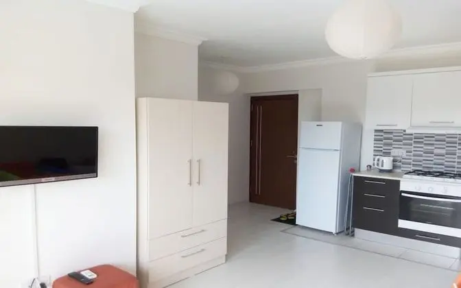 Stüdyo, Havuz Manzaralı