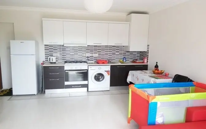 Stüdyo, Havuz Manzaralı