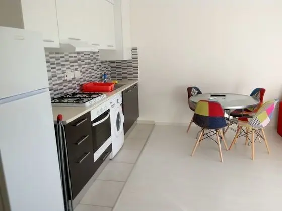 Stüdyo, Havuz Manzaralı