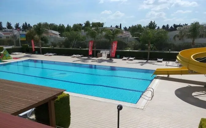 Stüdyo, Havuz Manzaralı