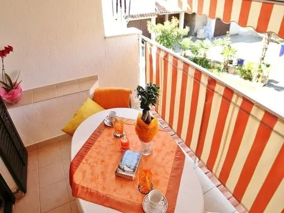 Stüdyo (1st Floor)