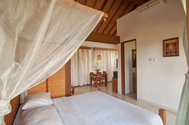 Villa (Budget)