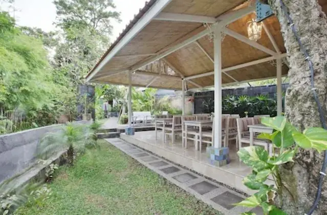 Villa (Budget)