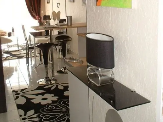 Stüdyo, Havuz Manzaralı