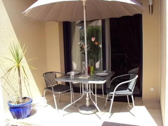 Stüdyo, Havuz Manzaralı