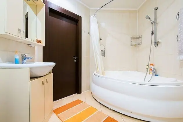 Comfort apartments A on Nezavisimosti 44