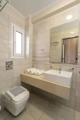 Üç Kişilik Oda