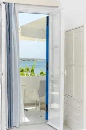 Üç Kişilik Oda, Deniz Manzaralı