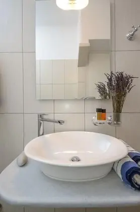 Üç Kişilik Oda, Deniz Manzaralı