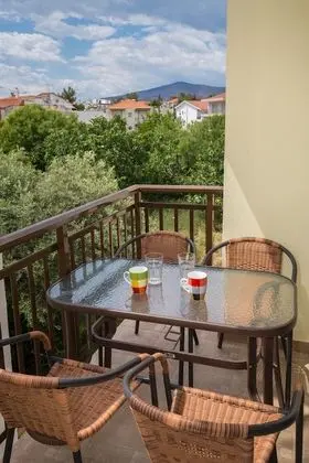 Stüdyo, Sigara İçilmez (4 Adults)