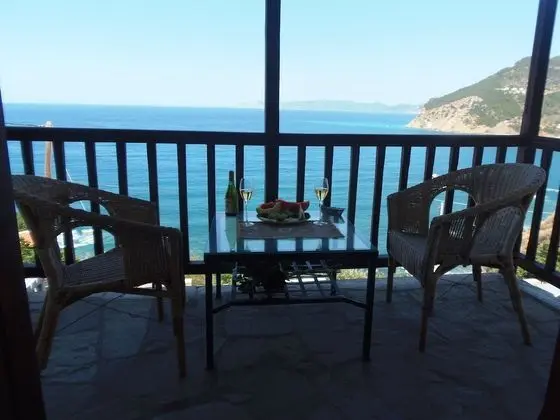 Üç Kişilik Oda, Balkon (Νο8)