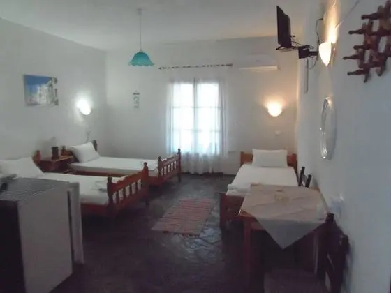 Üç Kişilik Oda, Balkon (Νο8)