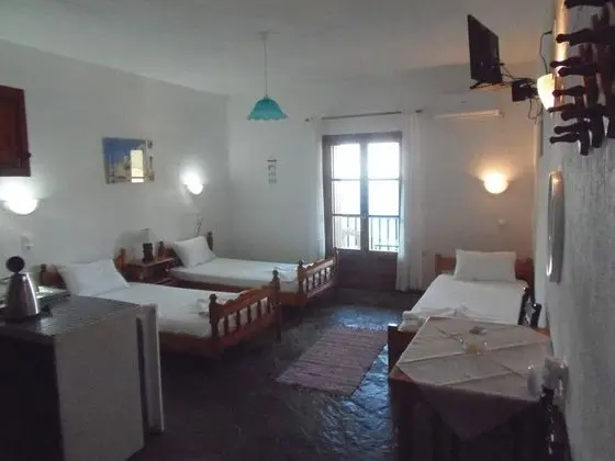 Üç Kişilik Oda, Balkon (Νο8)