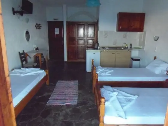 Üç Kişilik Oda, Balkon (Νο8)