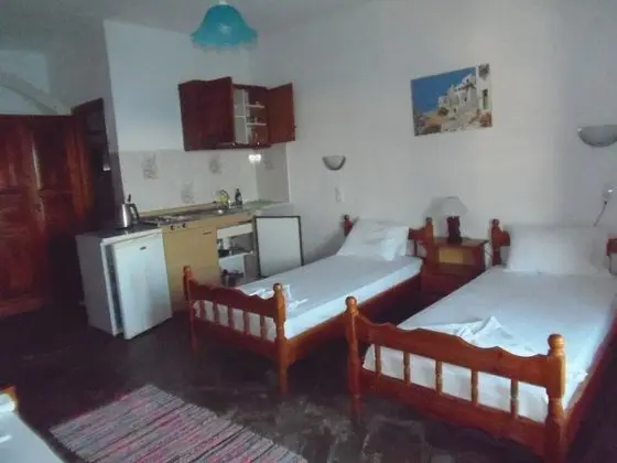 Üç Kişilik Oda, Balkon (Νο8)