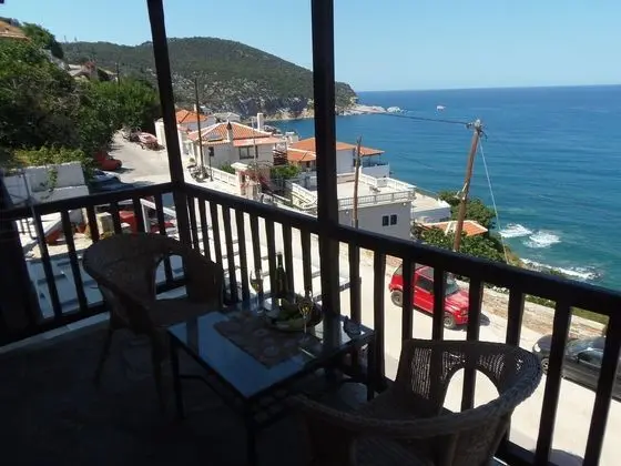 Üç Kişilik Oda, Balkon (Νο8)
