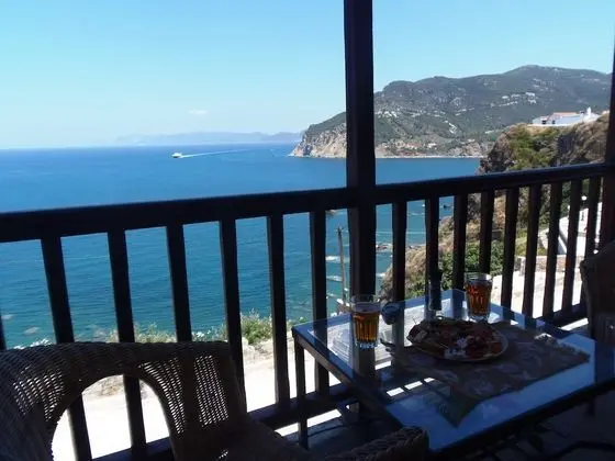 Üç Kişilik Oda, Balkon (Νο8)