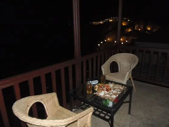 Üç Kişilik Oda, Balkon (Νο8)