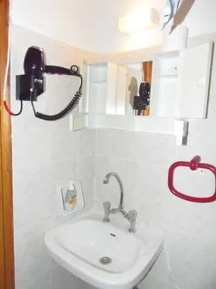Üç Kişilik Oda, Balkon (Νο8)