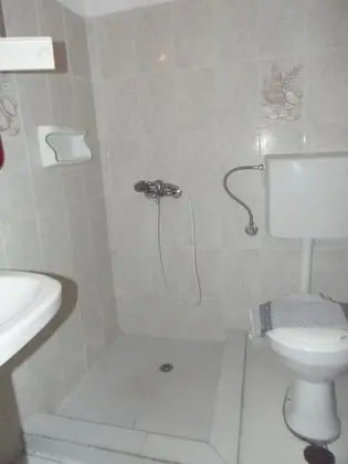 Üç Kişilik Oda, Balkon (Νο8)
