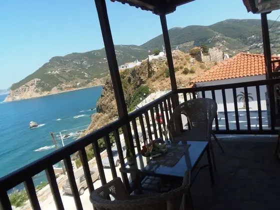 Üç Kişilik Oda, Balkon (Νο8)