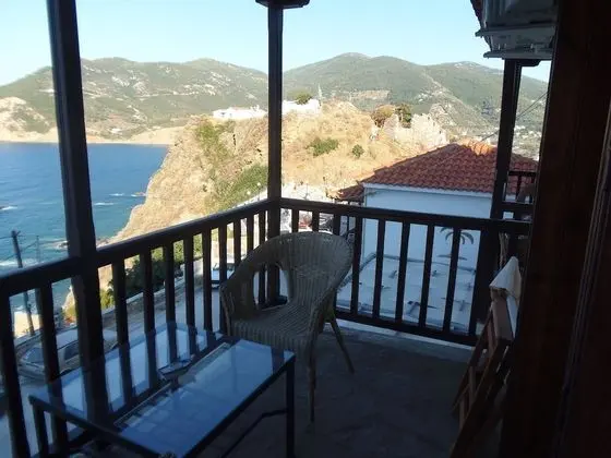 Üç Kişilik Oda, Balkon (Νο8)