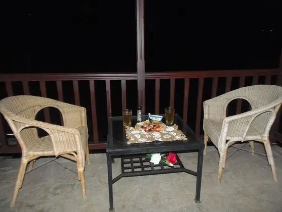 Üç Kişilik Oda, Balkon (Νο8)