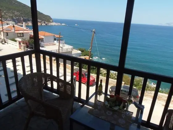 Üç Kişilik Oda, Balkon (Νο8)