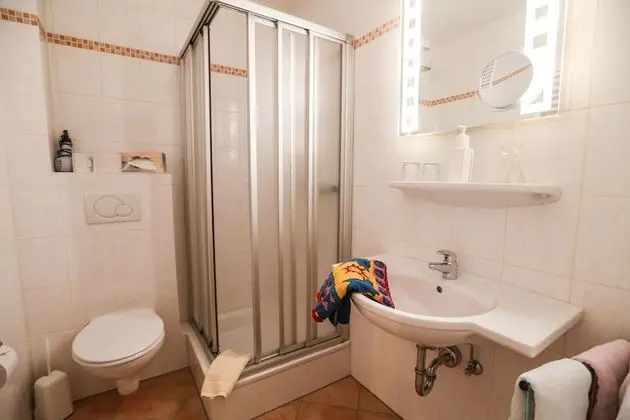 Tek Büyük Yataklı Oda, Banyolu/Duşlu