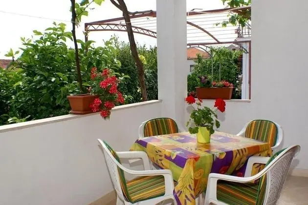 Apart Daire (Stuk- with terrase and close to the s)