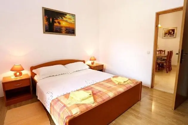 Apart Daire (Stuk- with terrase and close to the s)