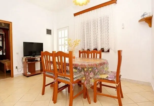 Apart Daire (Stuk- with terrase and close to the s)