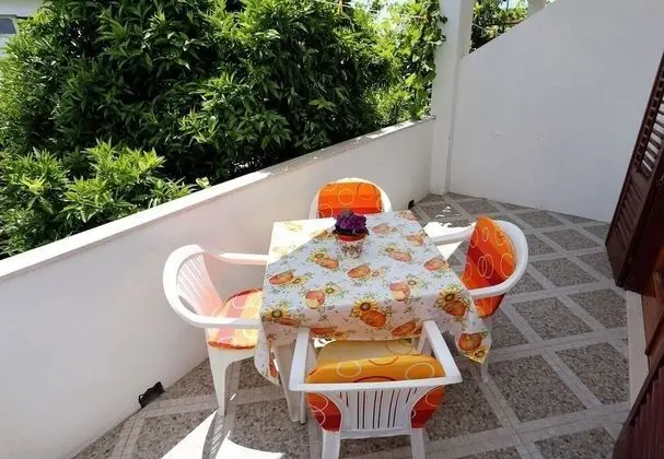 Apart Daire (Stuk- with terrase and close to the s)