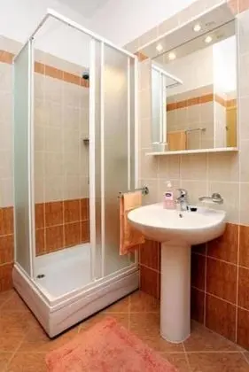 Apart Daire (Stuk- with terrase and close to the s)