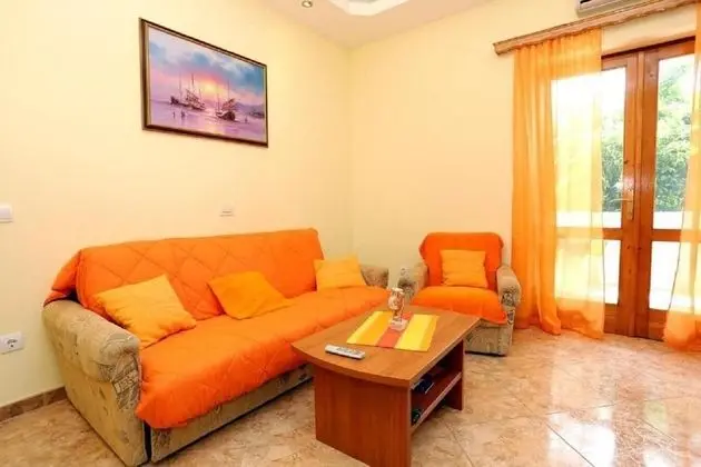 Apart Daire (Stuk- with terrase and close to the s)