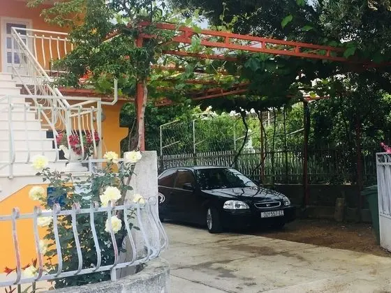 Apart Daire (Stuk- with terrase and close to the s)