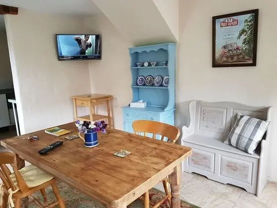 Kır Evi, 1 Büyük (Queen) Boy Yatak ve Çekyat