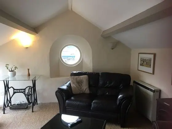 Kır Evi, 1 Büyük (Queen) Boy Yatak ve Çekyat