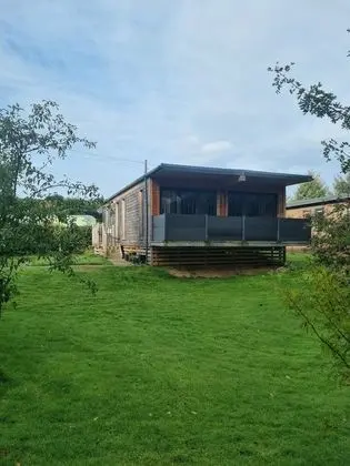 Kır Evi, 1 Büyük (Queen) Boy Yatak ve Çekyat