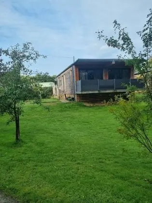 Kır Evi, 1 Büyük (Queen) Boy Yatak ve Çekyat