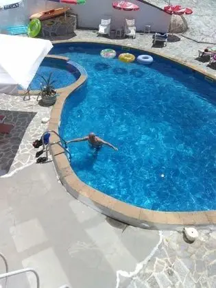 Apart Daire, 1 En Büyük (King) Boy Yatak ve Çekyat