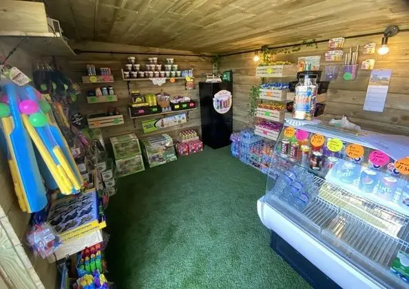 Kır Evi, 1 Büyük (Queen) Boy Yatak ve Çekyat