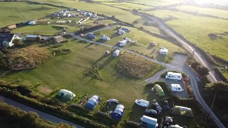 Kır Evi, 1 Büyük (Queen) Boy Yatak ve Çekyat