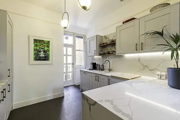 Basic Apart Daire, 1 En Büyük (King) Boy Yatak ve Çekyat